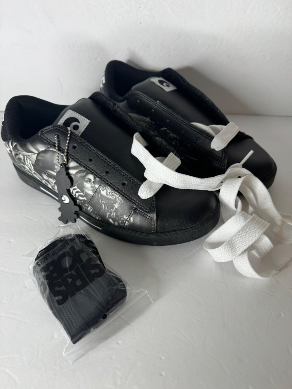 Osiris Serve Abel Y2K Skate Sneaker Tattoo Skull Pistol Black White US 9 EU 42 - Picture 3 of 11